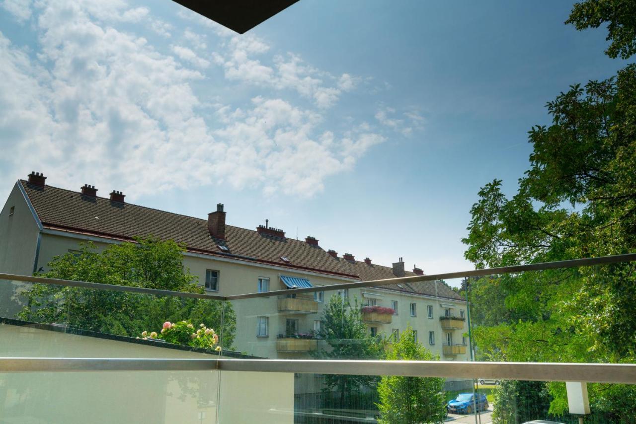 Residence, Hietzing - Schoenbrunn * Viena